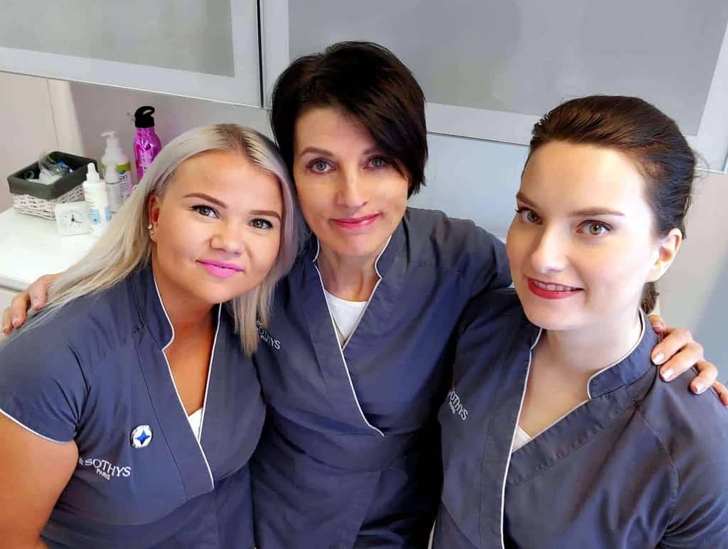 Kauneushoitola BellaHelena Oulu SKY-kosmetologit Kauneushoitola BellaHelena Oulu tiimi: SKY Helena Tauriainen, SKY Emma Kaasalainen, SKY Oona Shnoro